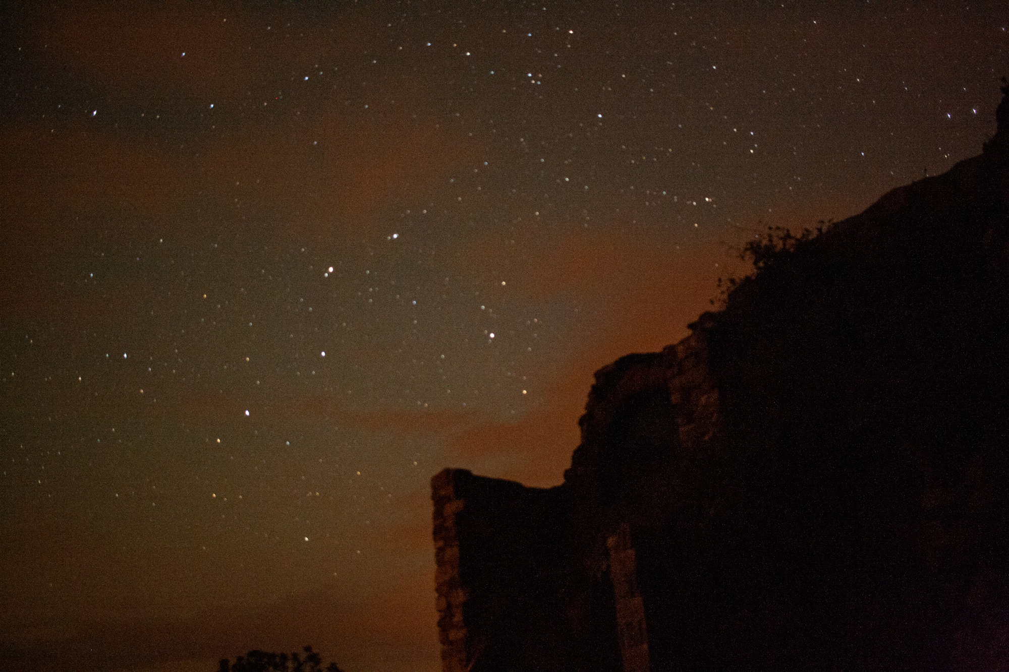 Enllumenant el buit (Alumbrando el vacío)